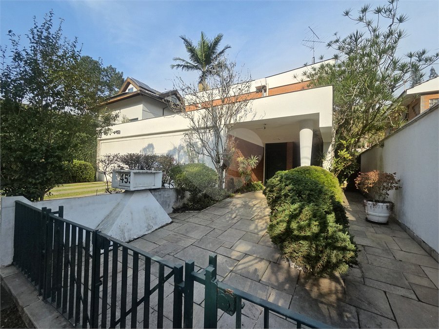 Sobrado à venda com 4 quartos, sendo 2 suítes,  em Jardim Marajoara, São Paulo, SP