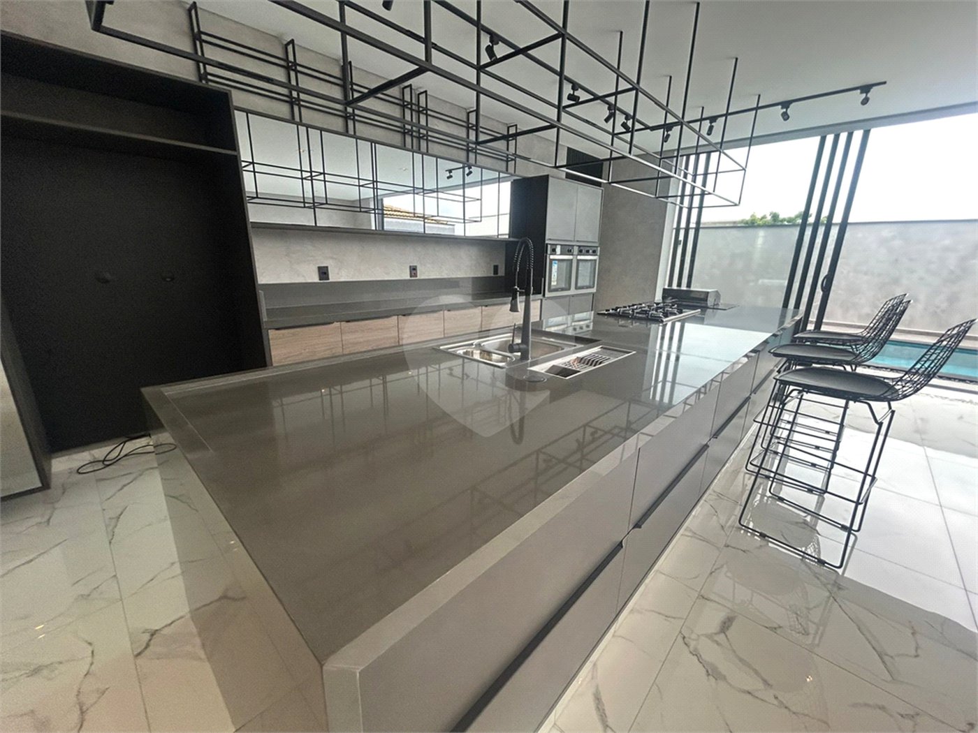 Casa à venda com 4 suítes no condomínio Residencial Chácara Ondina, Sorocaba - SP