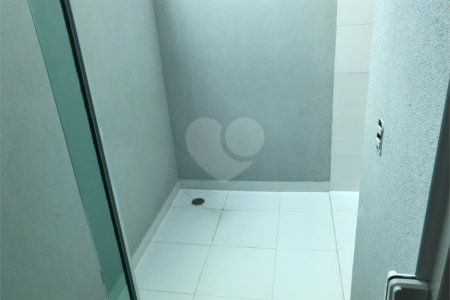 Casa à venda com 3 quartos, sendo 1 suíte, no condomínio Parque Vitória, São Paulo - SP
