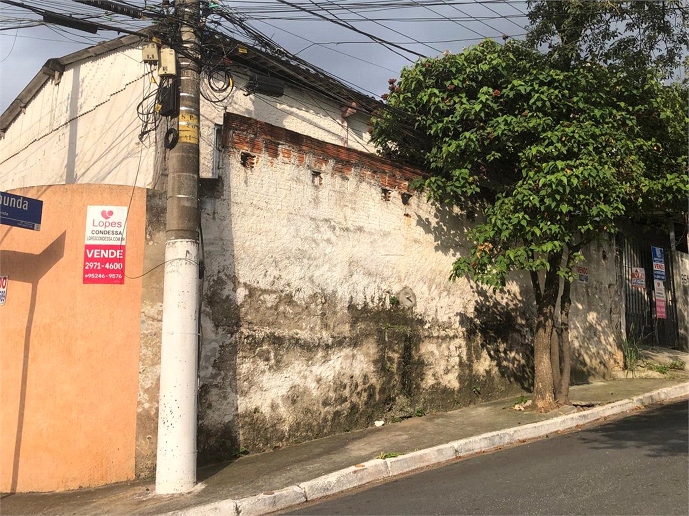 Casa Térrea à venda com 6 quartos, sendo 2 suítes, em Vila Mazzei, São Paulo, SP