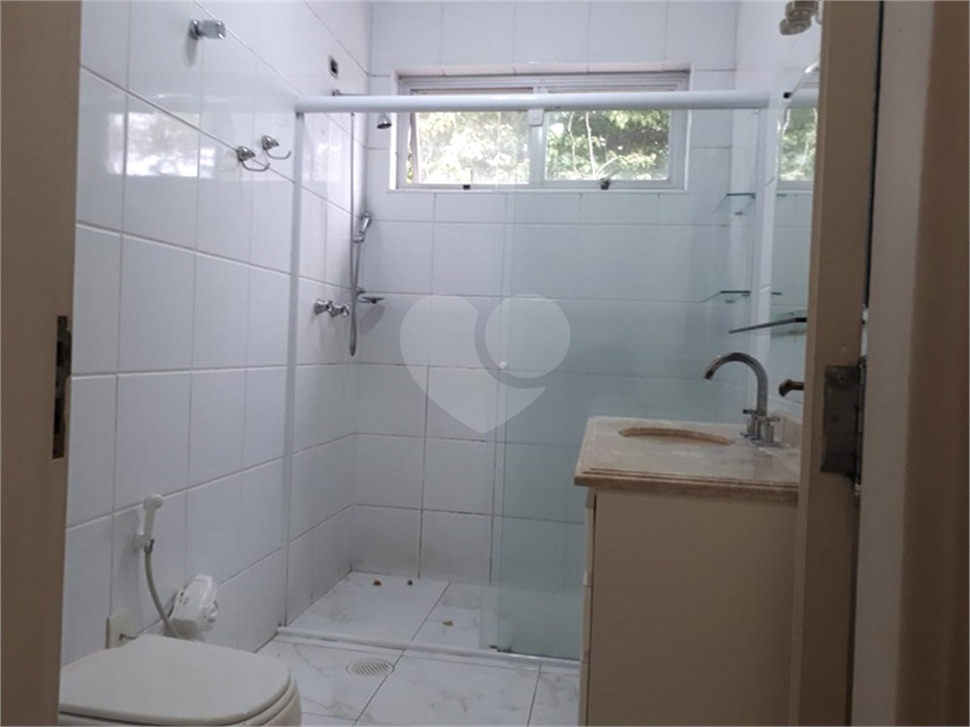 Sobrado à venda com 5 quartos, sendo 3 suítes, em Tremembé, São Paulo, SP