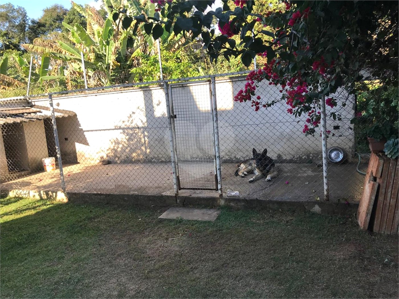 Casa à venda com 5 quartos, sendo 3 suítes, em Loteamento Jardim Morumbi, Atibaia, SP