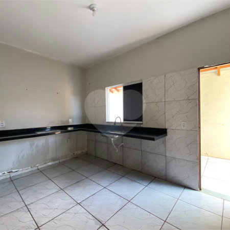 Casa Térrea à venda com 2 quartos em Petrópolis, Várzea Grande, MT