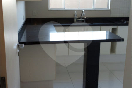Casa à venda com 3 suítes no condomínio Picollo, Louveira - SP