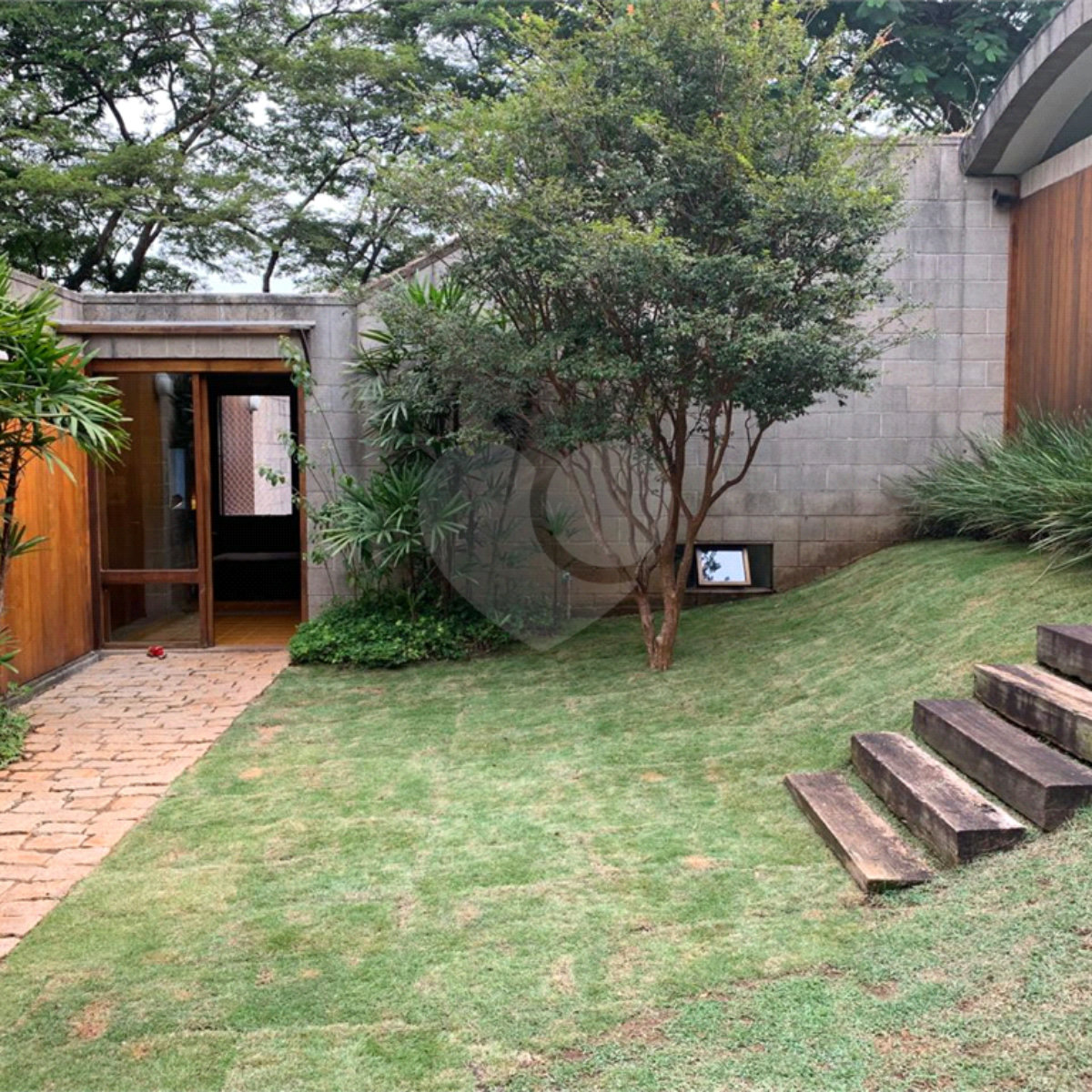 Casa à venda com 5 quartos, sendo 3 suítes, em Morumbi, São Paulo, SP