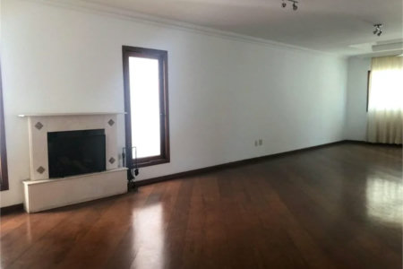 Casa à venda com 4 suítes no condomínio Vila das Emboabas, São Paulo - SP