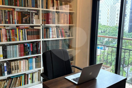 Apartamento em Moema Pássaros à Venda 171 m² 3 Dormitórios 3 Suítes Reformado