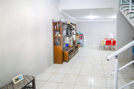 Sobrado à venda com 4 quartos, sendo 1 suíte, em Residencial Monte Verde, Indaiatuba, SP
