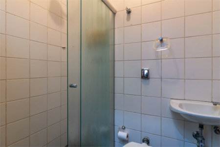 Casa à venda com 4 quartos, sendo 3 suítes,  no condomínio Vila das Flores, São Paulo - SP