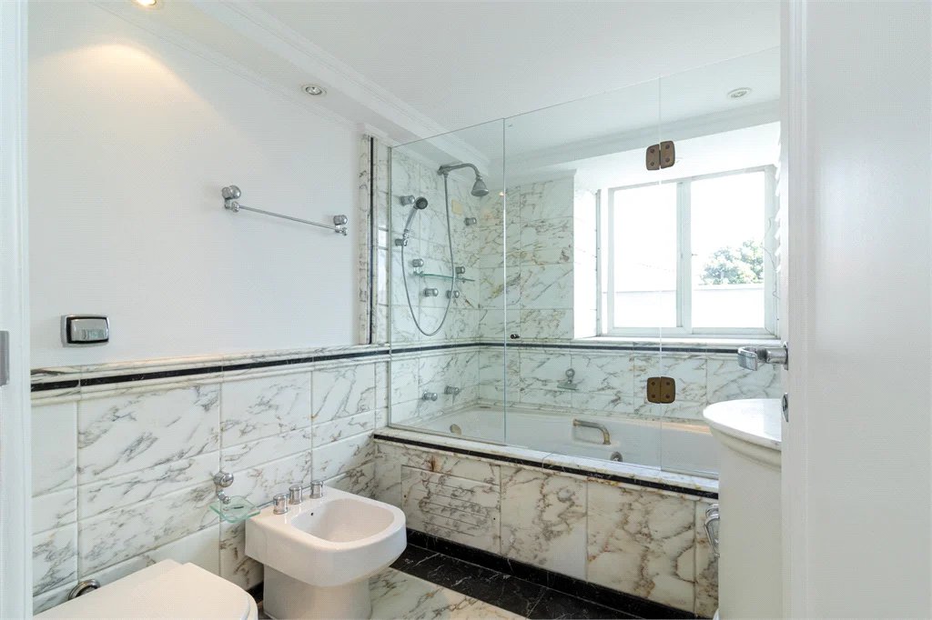 Sobrado à venda com 6 quartos, sendo 4 suítes, em Alto da Lapa, São Paulo, SP