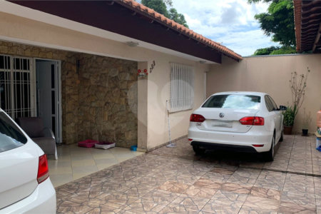 Casa Térrea à venda com 3 quartos no Centro, Poá, SP