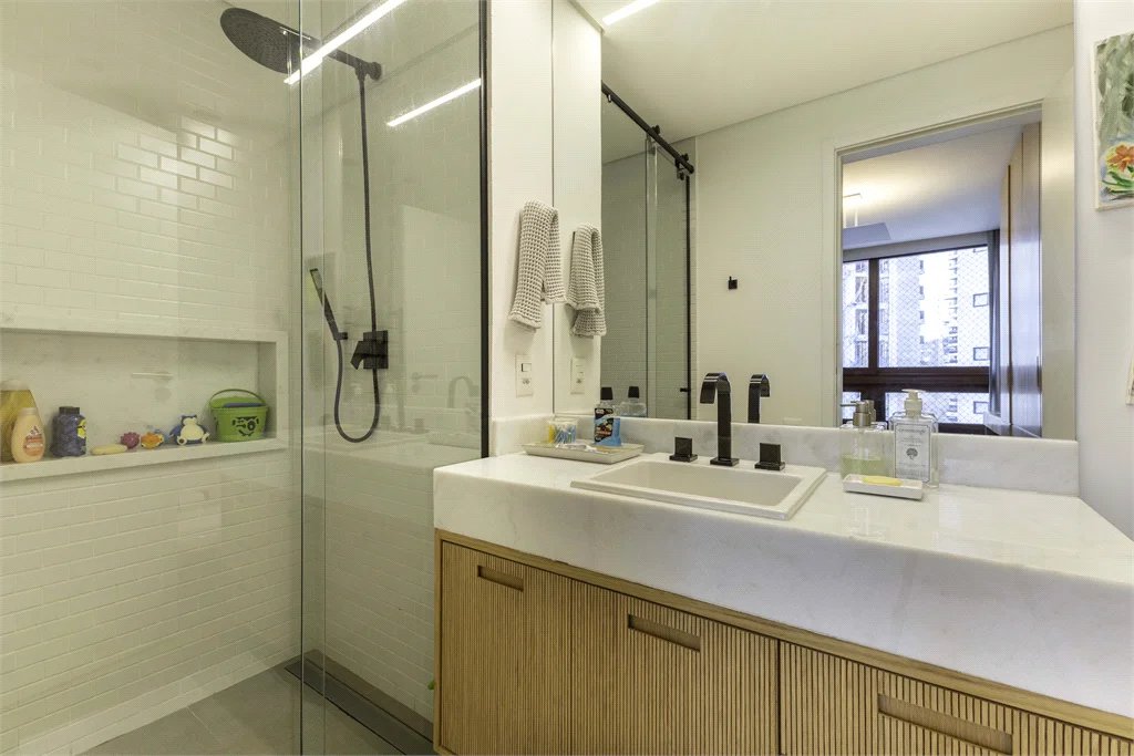 Apartamento à venda com 3 suítes em Jardim das Bandeiras, São Paulo, SP