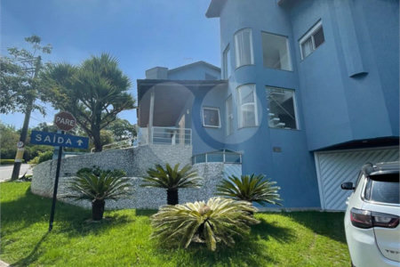 Casa à venda com 5 quartos, sendo 3 suítes, no condomínio Swiss Park, São Bernardo do Campo - SP