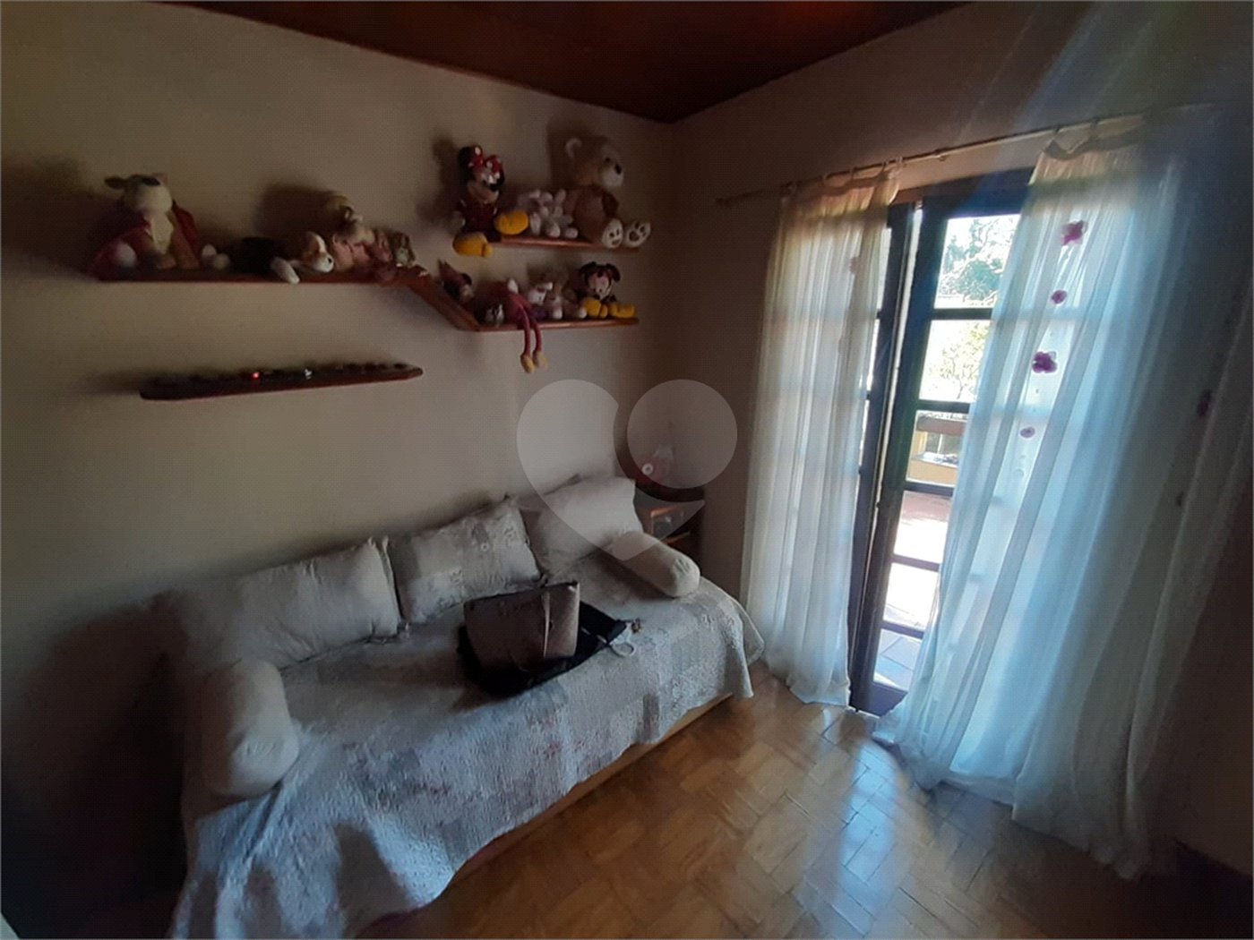 Casa à venda com 3 quartos, sendo 1 suíte, no condomínio Jardim da Monntanha Ii, Mairiporã - SP