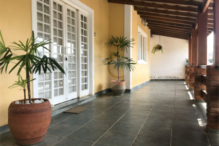 Casa à venda com 5 quartos, sendo 2 suítes,  em Jardim Maristela, Atibaia, SP