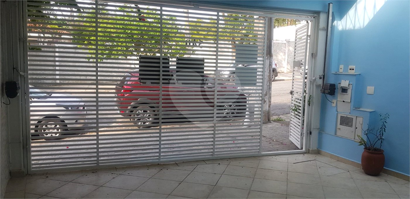 Sobrado à venda com 4 quartos, sendo 2 suítes, em Vila Hamburguesa, São Paulo, SP