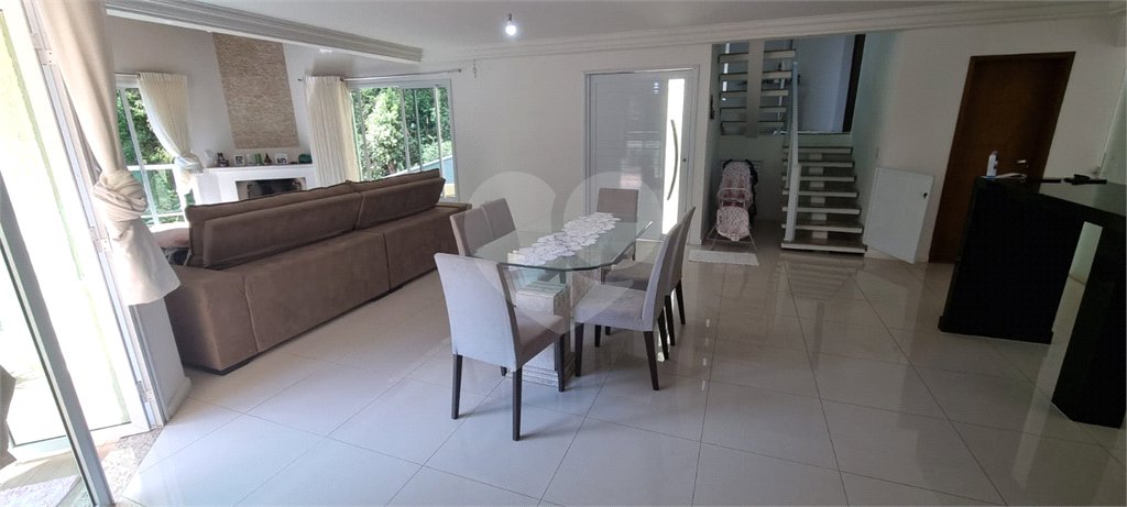 Casa à venda com 4 quartos, sendo 2 suítes,  no condomínio Sausalito, Mairiporã - SP