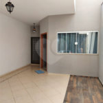 Casa Térrea com 2 dormitórios, sendo 1 suíte.
