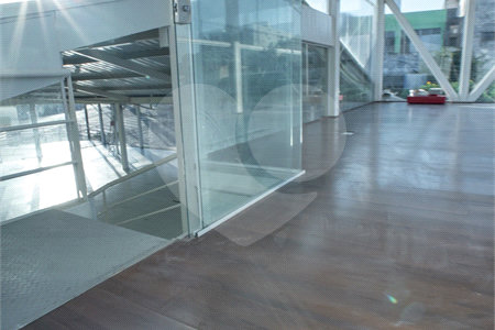 Lindo Salão Comercial para locação com 924m2 no Centro de Atibaia