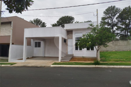 Casa em condominio em reta final de obras