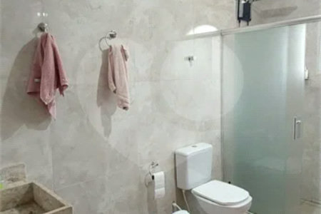 Sobrado espaçoso em São Miguel Paulista com 5 dormitórios e 5 vagas.