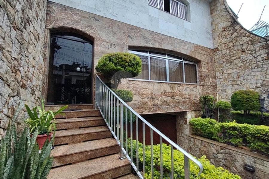 Casa à venda com 3 quartos, sendo 1 suíte, no condomínio Vila Paiva, São Paulo - SP