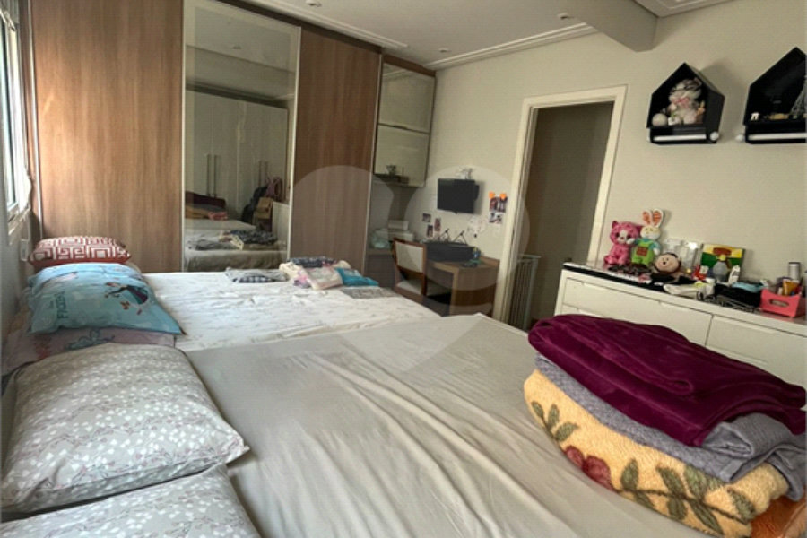 Casa à venda com 3 quartos, sendo 1 suíte, no condomínio Vila Siqueira, São Paulo - SP