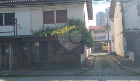 Sobrado à venda com 3 quartos em Vila Cordeiro, São Paulo, SP