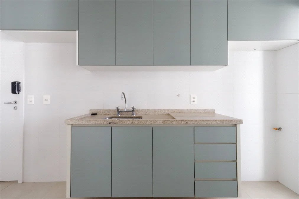 Apartamento à venda com 3 suítes em Vila Anastácio, São Paulo, SP