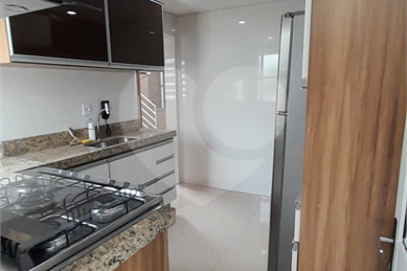 Casa à venda com 3 quartos, sendo 1 suíte, no condomínio Residencial Jardins, São Bernardo do Campo - SP