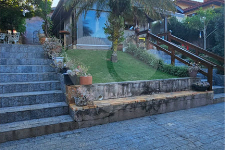 Casa Térrea à venda com 4 quartos, sendo 1 suíte, em Jardim Centenário, Atibaia, SP