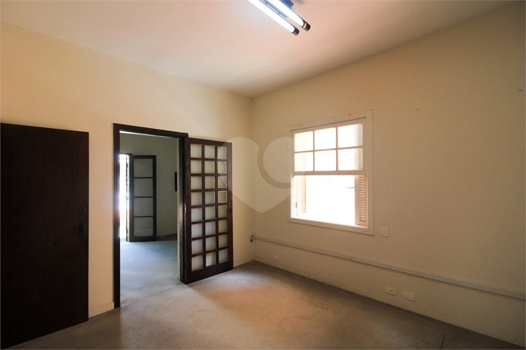 Casa à venda com 3 quartos, sendo 1 suíte, em Indianópolis, São Paulo, SP