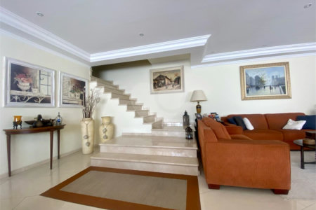Casa à venda com 4 quartos, sendo 3 suítes, em Jardim Maia, Guarulhos, SP