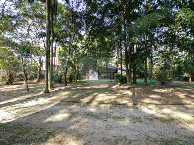 Casa à venda com 5 quartos, sendo 3 suítes,  no condomínio Chácara Flora, São Paulo - SP
