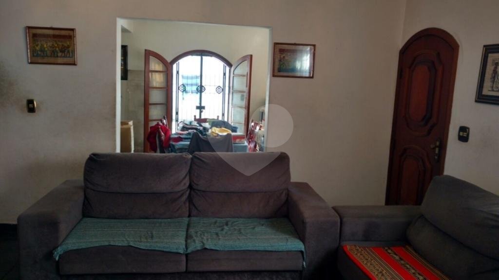 Sobrado à venda com 4 quartos, sendo 1 suíte, em Vila Vitório Mazzei, São Paulo, SP