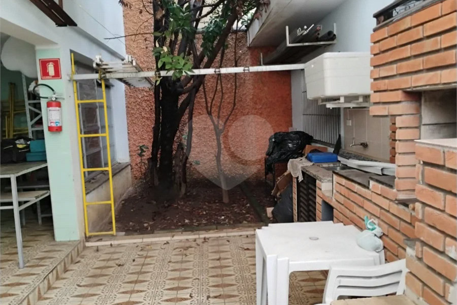Espaçosa casa à venda na Vila Mascote