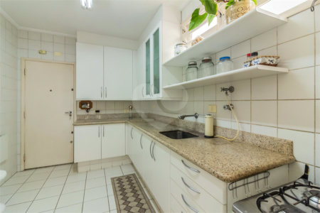 Apartamento à venda com 3 quartos, sendo 1 suíte, em Itaim Bibi, São Paulo, SP