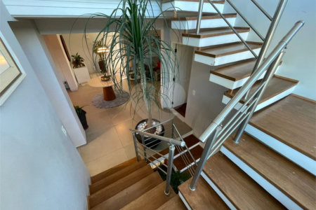 Casa à venda com 4 suítes no condomínio Fechado, São Paulo - SP