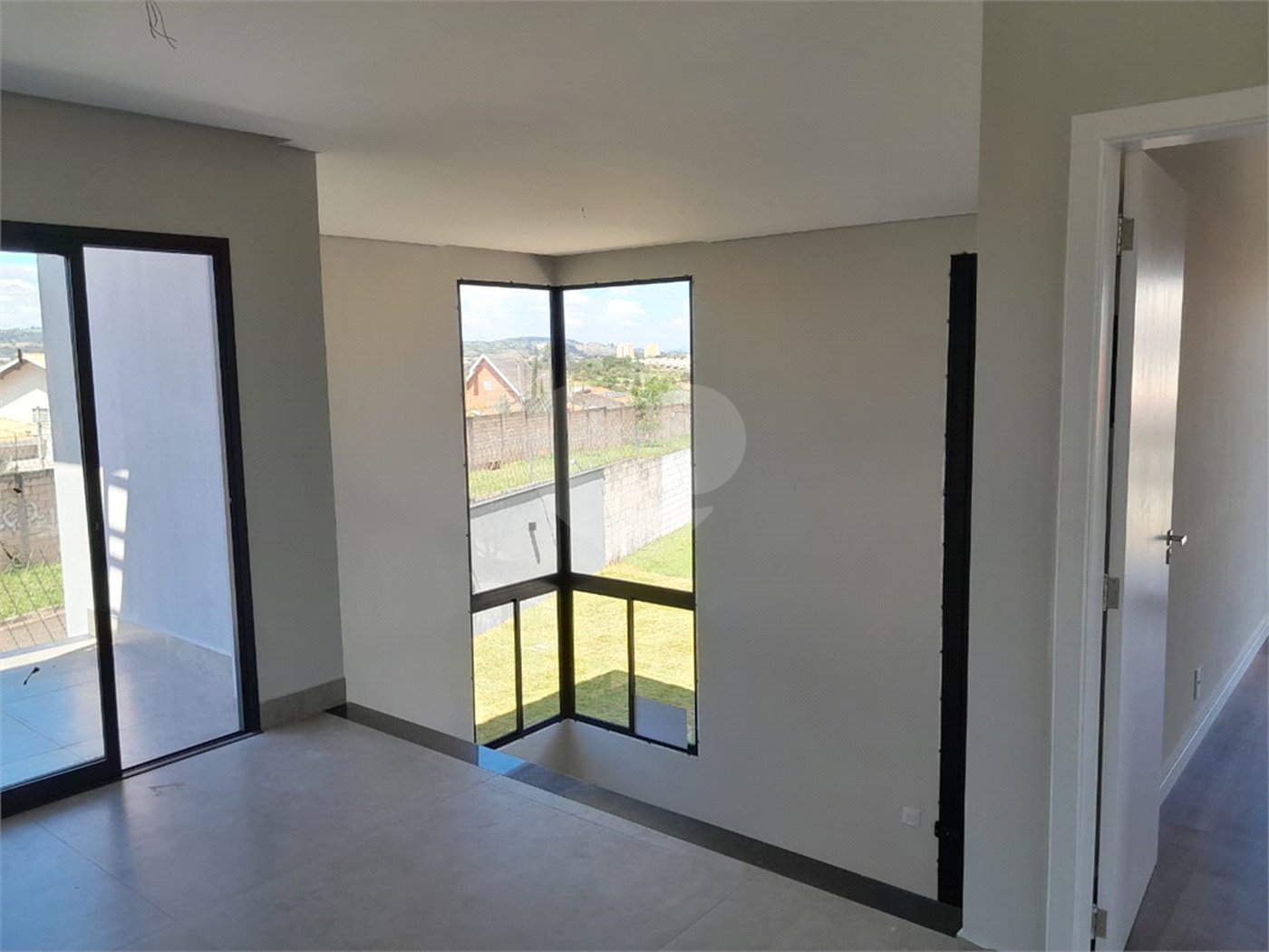 Casa à venda com 3 suítes no condomínio Terras do Caribe, Valinhos - SP