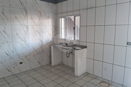 Sobrado à venda com 10 quartos, sendo 1 suíte, em Parque Ramos Freitas, São Paulo, SP