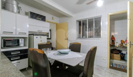 Casa à venda com 3 quartos, sendo 1 suíte,  em Vila Brasilina, São Paulo, SP