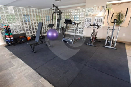 Apartamento à venda com 3 quartos, sendo 1 suíte,  em Enseada, Guarujá, SP