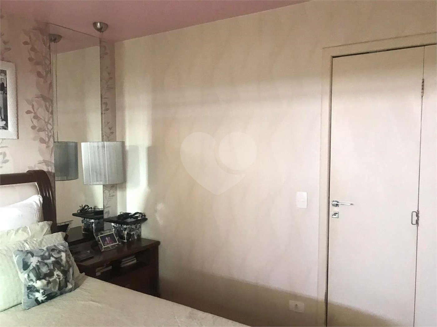 Casa à venda com 4 quartos, sendo 2 suítes,  no condomínio Conjunto Residencial Green Village I, Mogi das Cruzes - SP