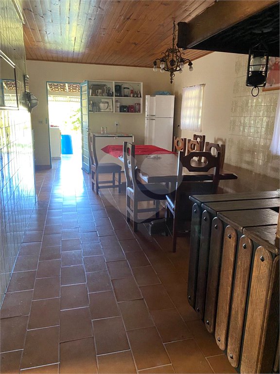 Chácara à venda com 5 quartos, sendo 2 suítes,  no Centro, Sarapuí, SP