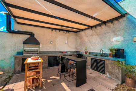 Casa à venda com 4 quartos, sendo 3 suítes,  no condomínio Vintage, Cotia - SP