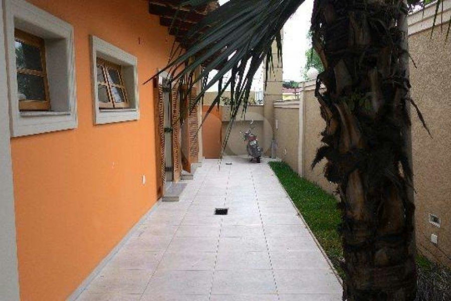 Casa à venda com 3 suítes em Vila Paiva, São Paulo, SP