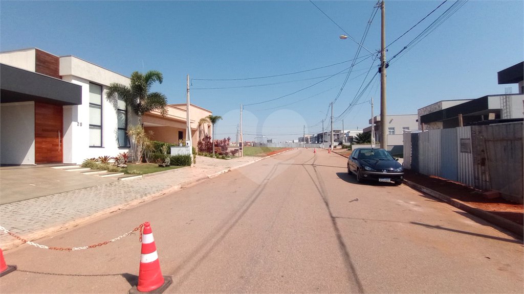 Casa à venda com 3 quartos, sendo 1 suíte, no condomínio Residencial Golden Ville, Itapetininga - SP