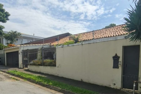 Casa à venda com 4 quartos, sendo 2 suítes, no condomínio Comendador Elias Jafet, São Paulo - SP