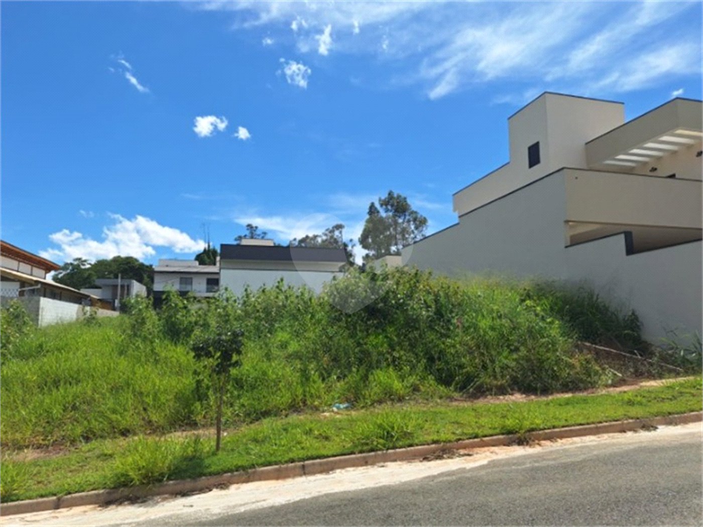 Terreno à venda com 1 suíte em Pinheirinho, Vinhedo, SP