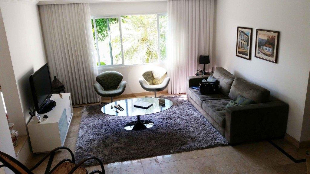 Casa à venda com 4 suítes em Granja Julieta, São Paulo, SP